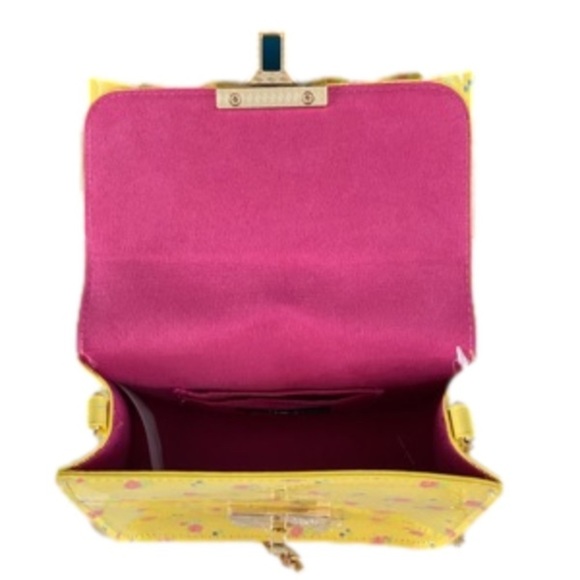 NWT Betsey Johnson, crossbody purse with gold chain strap. $45 - Picture 4 of 6